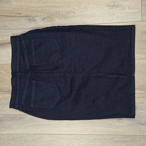 Banana Republic Factory dark wash stretch denim jean pencil skirt, size 0 - Picture 5 of 10